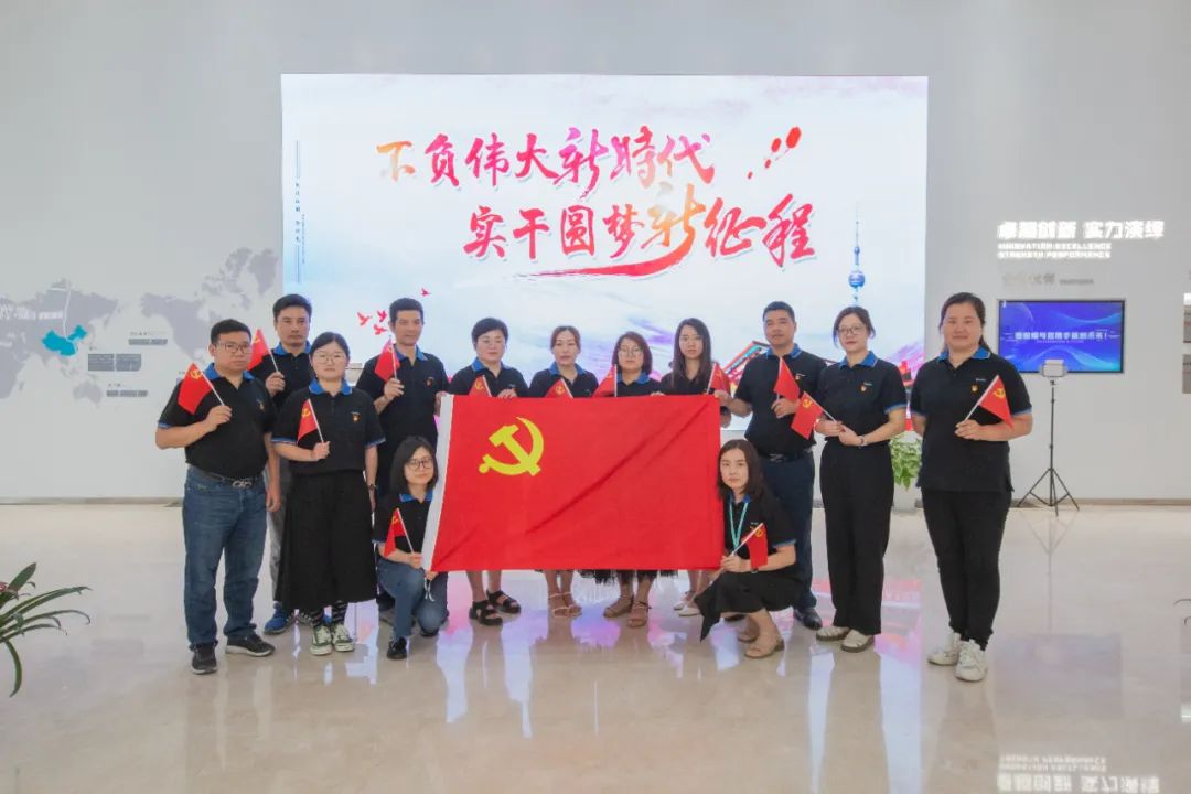 堅(jiān)定理想信念、傳承奮斗精神